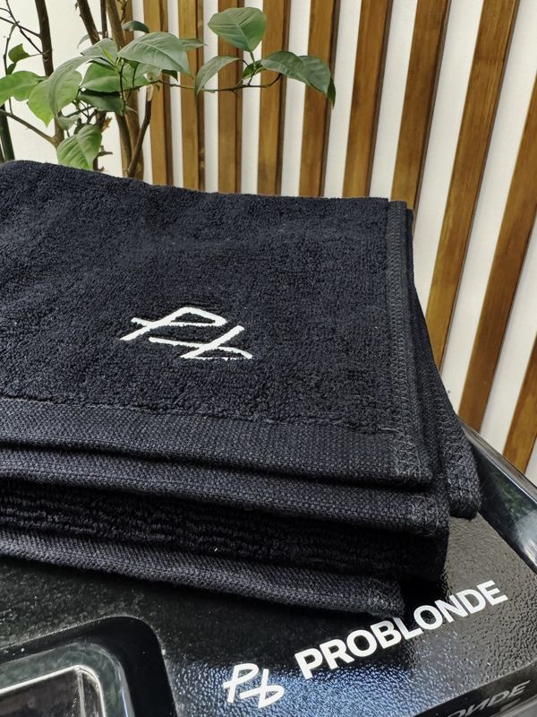 Полотенце, устойчивое к красителю и порошку