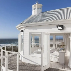 Светодиодный уличный светильник NewClassic NL-2M с датчиком движения, на солнечной батарее , с выносной панелью заряда 2м.