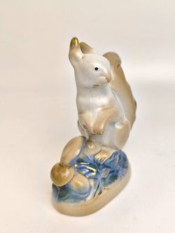 Фарфоровая статуэтка "Белка" Гжель