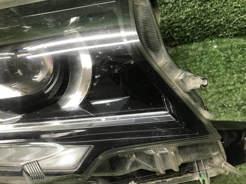 Битая Фара правая Toyota LC Prado 150 (17-нв) LED