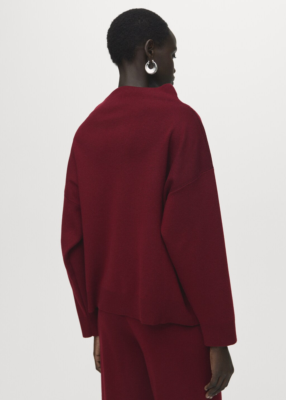 Джемпер с высоким воротом и сборкой