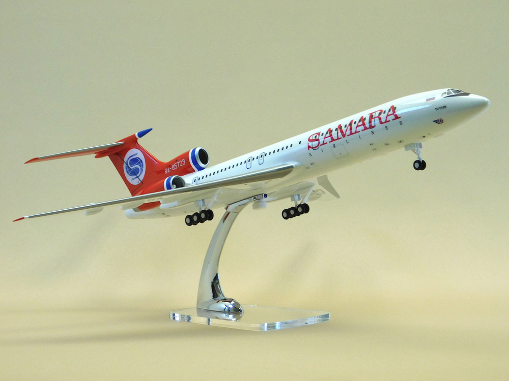 Модель самолета Ту-154М (М1:100, Самара) с шасси