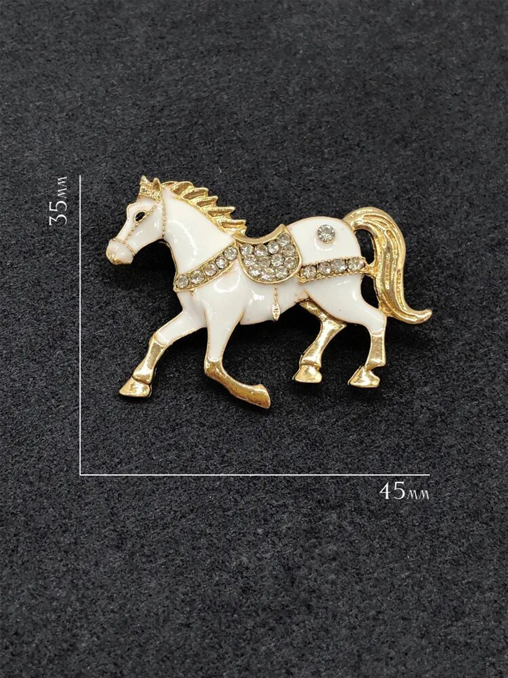 Брошка "Белая лошадь". Женская брошь,украшение.Подарок на новый год. Символ года