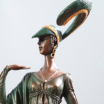 Скульптура «Элегантная дама в изумрудном платье»