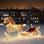 новогодняя конструкция "Лошадь с санями"