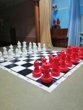 Напольные большие шахматы красно-белые с виниловой доской 3х3 м (король 61 см)