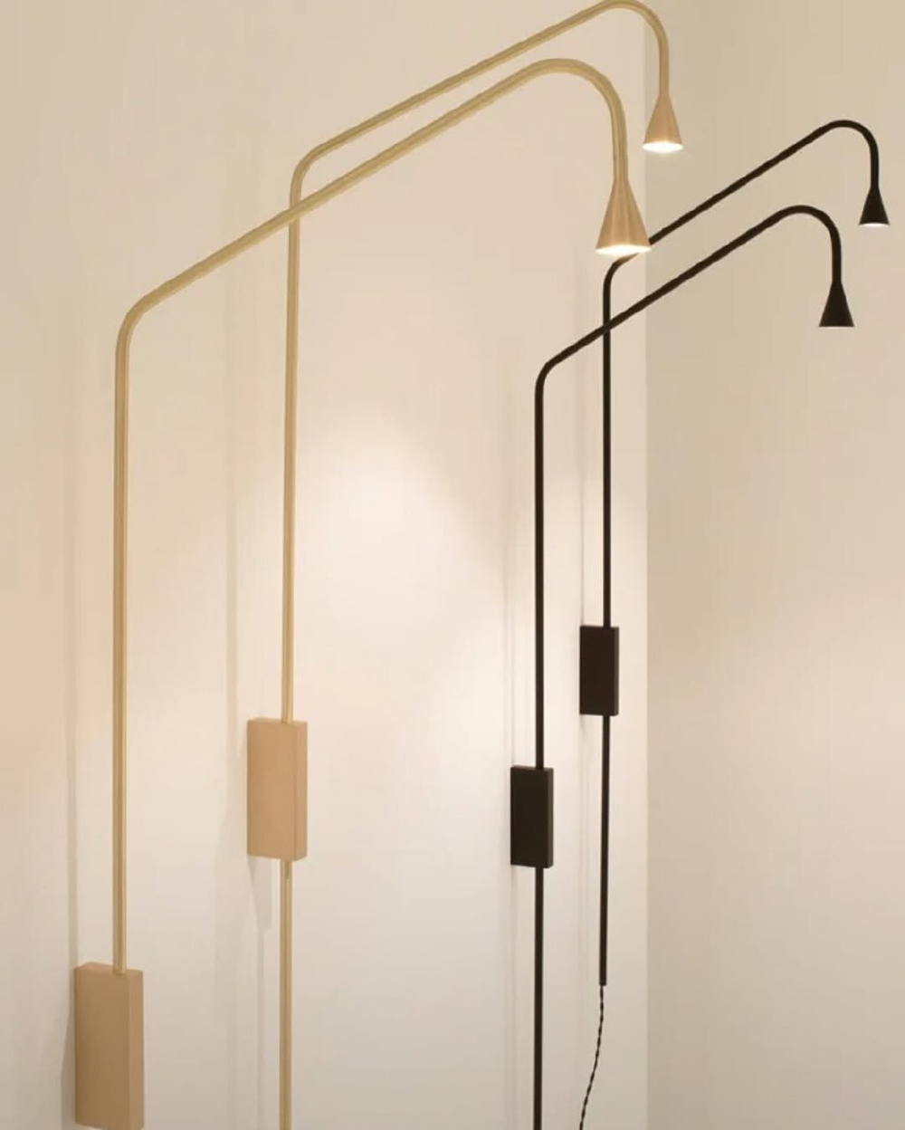 Минималистичный настенный светильник 🤍