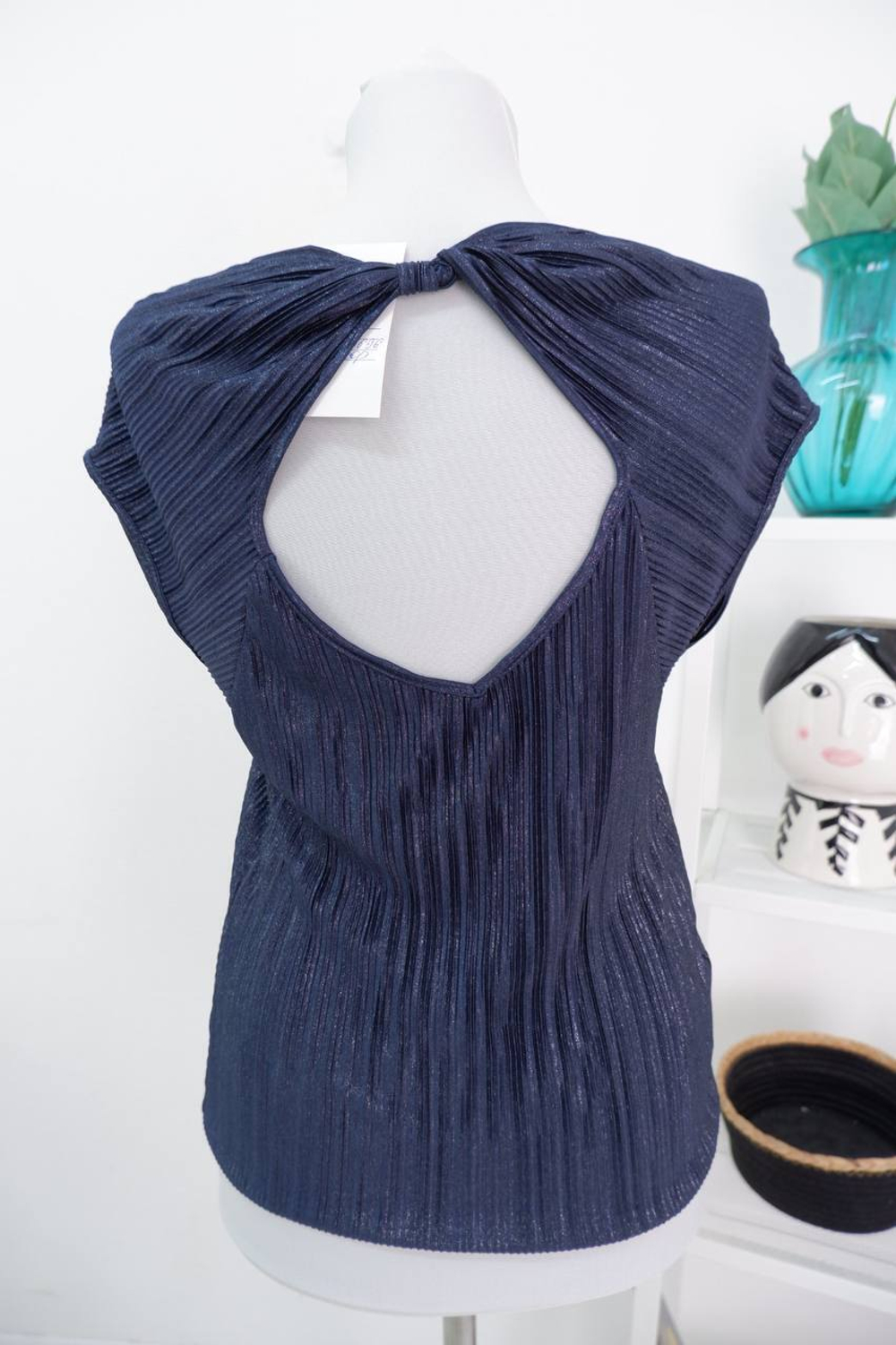 Джемпер с открытой спиной 44 размер