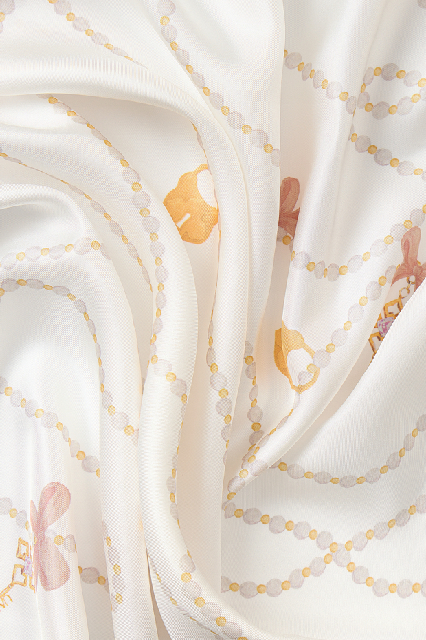 ПЛАТОК ИЗ МОЛОЧНОГО ШЕЛКА С АВТОРСКИМ ПРИНТОМ 90*90