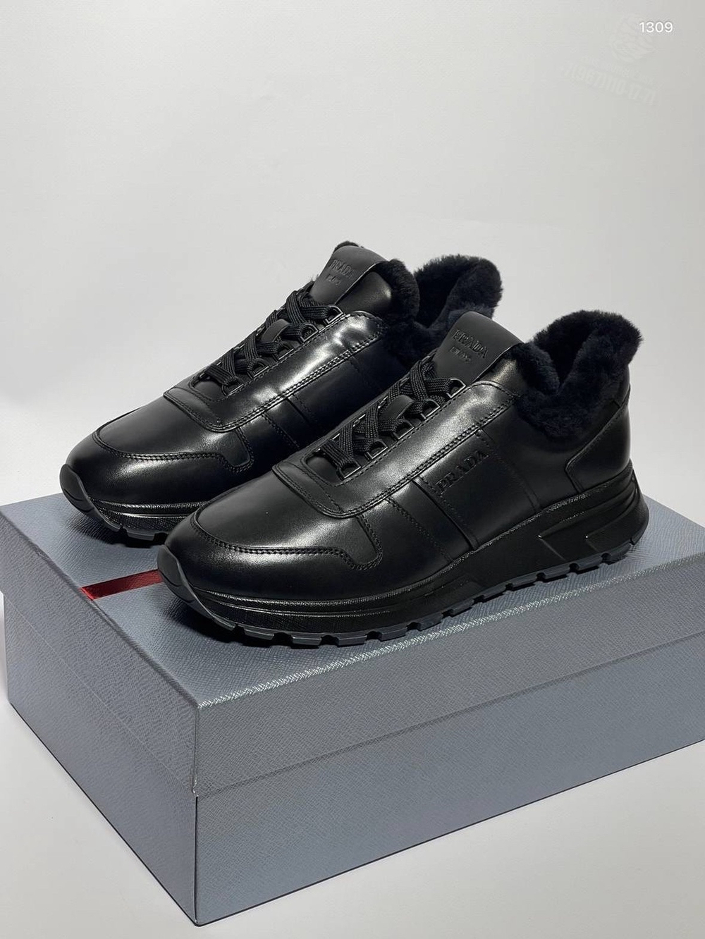 Кроссовки Prada