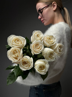 9 белых пионовидных роз