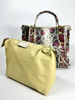 Женская розово-коричневая сумка из натуральной кожи с тиснением питон