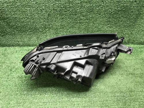 Фара левая Toyota Land Cruiser 300 21-нв LED