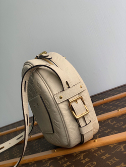 Louis Vuitton Boite Chapeau Souple MM