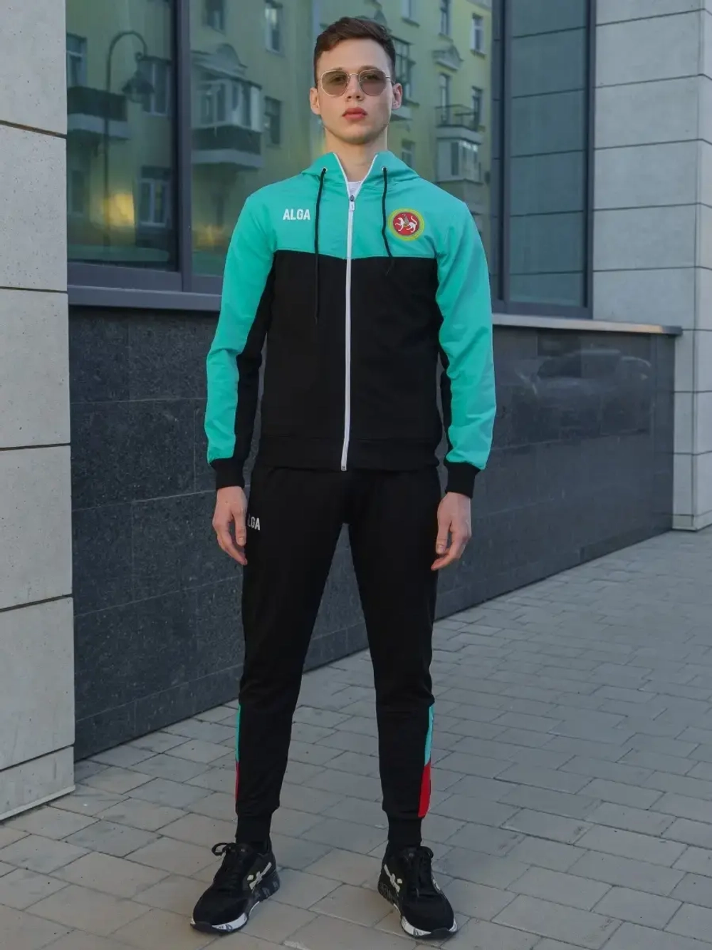 Костюм спортивный