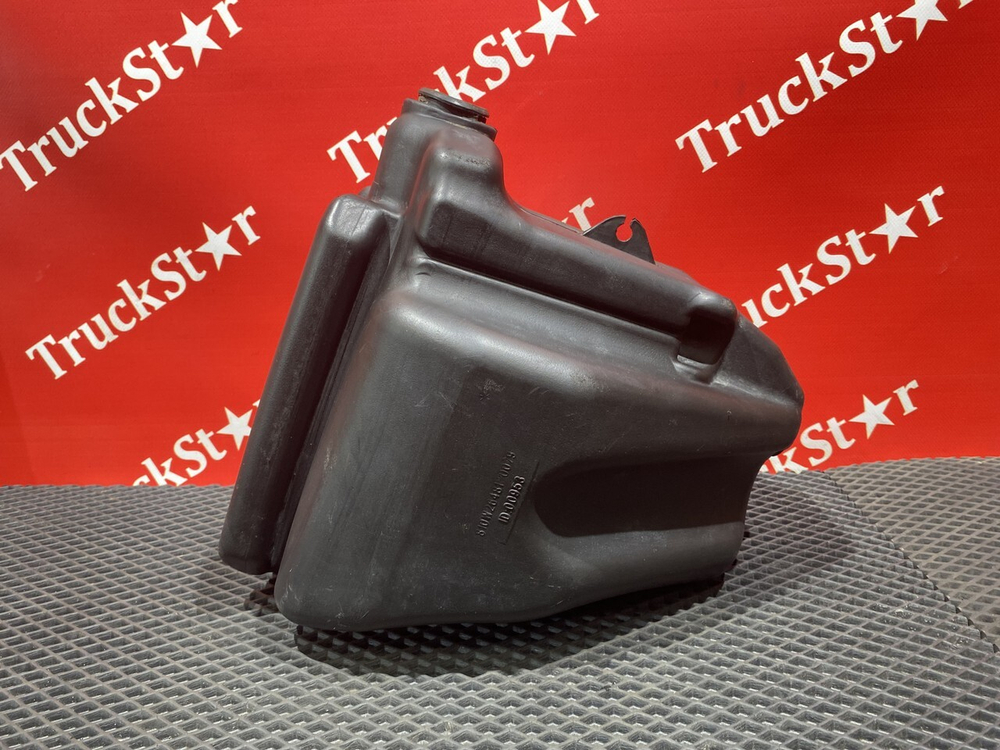 Бачок омывателя лобового стекла 2023г.