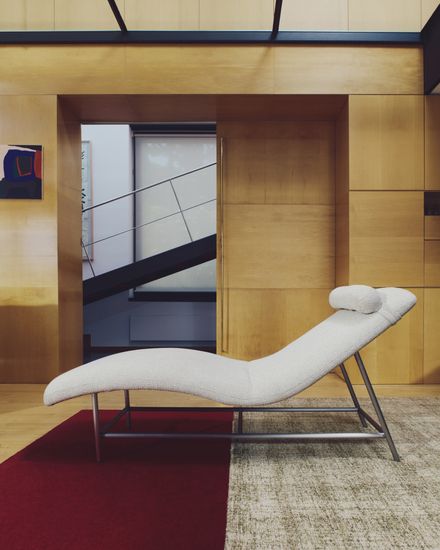 Кушетка Osla из бежевого шенилла с ножками из стали