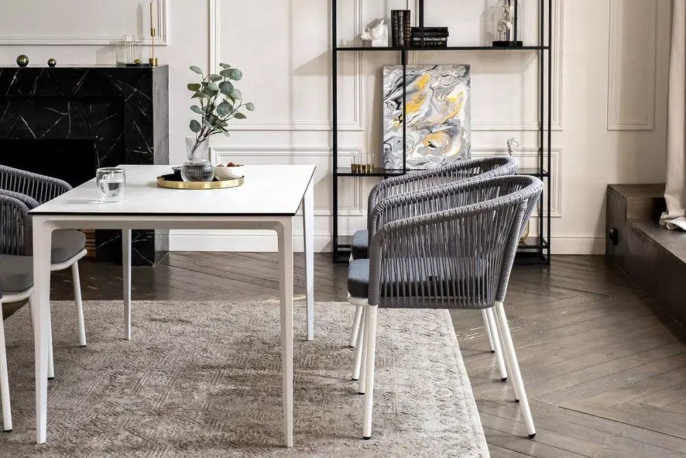 "Малага" обеденная группа на 4 персоны со стульями "Марсель", каркас белый, роуп светло-серый