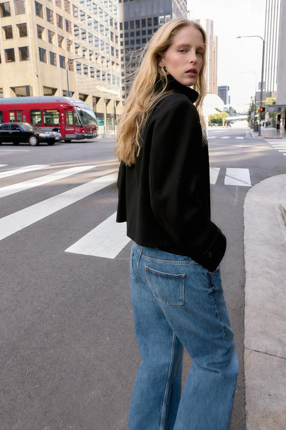 ZARA КОРОТКОЕ ПАЛЬТО С ВЫСОКИМ ВОРОТНИКОМ, ЧЕРНЫЙ