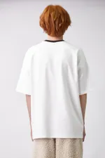 Футболка Choompu оверсайз с красным воротом белая