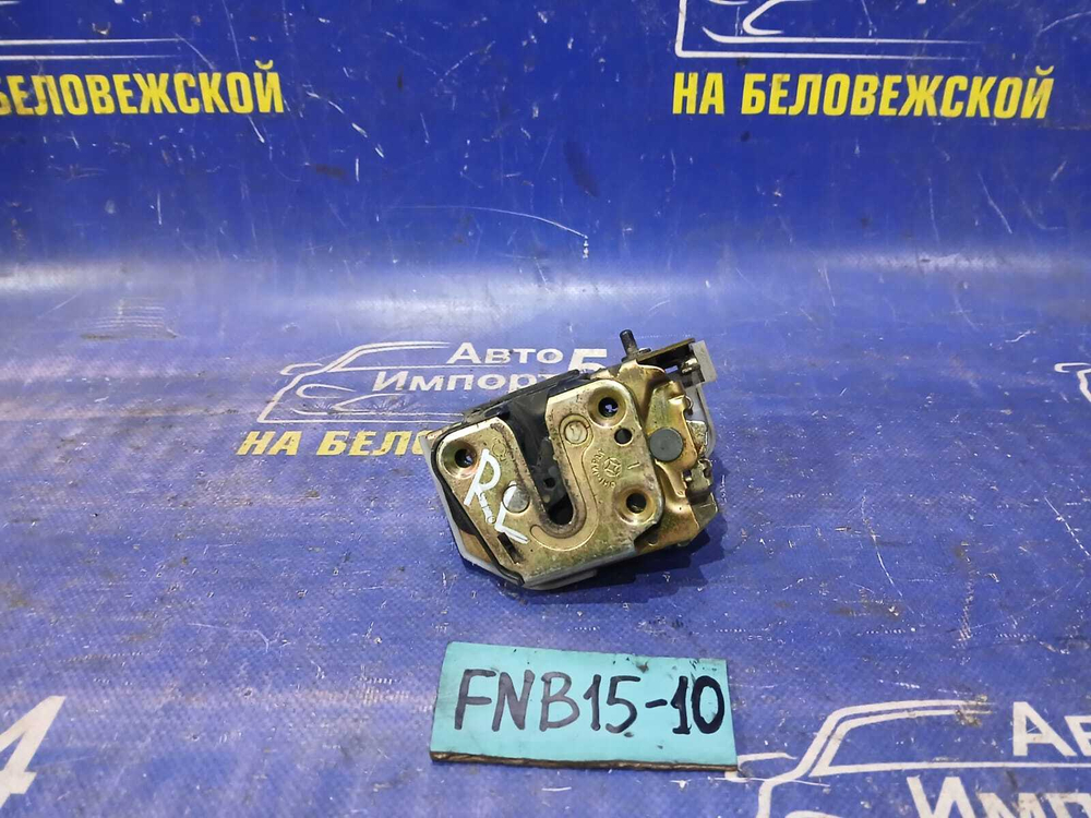 Замок двери задней левой NISSAN SUNNY 2000