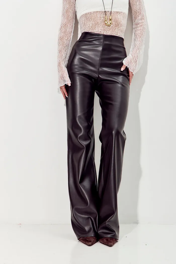 Брюки клеш из экокожи шоколадного цвета