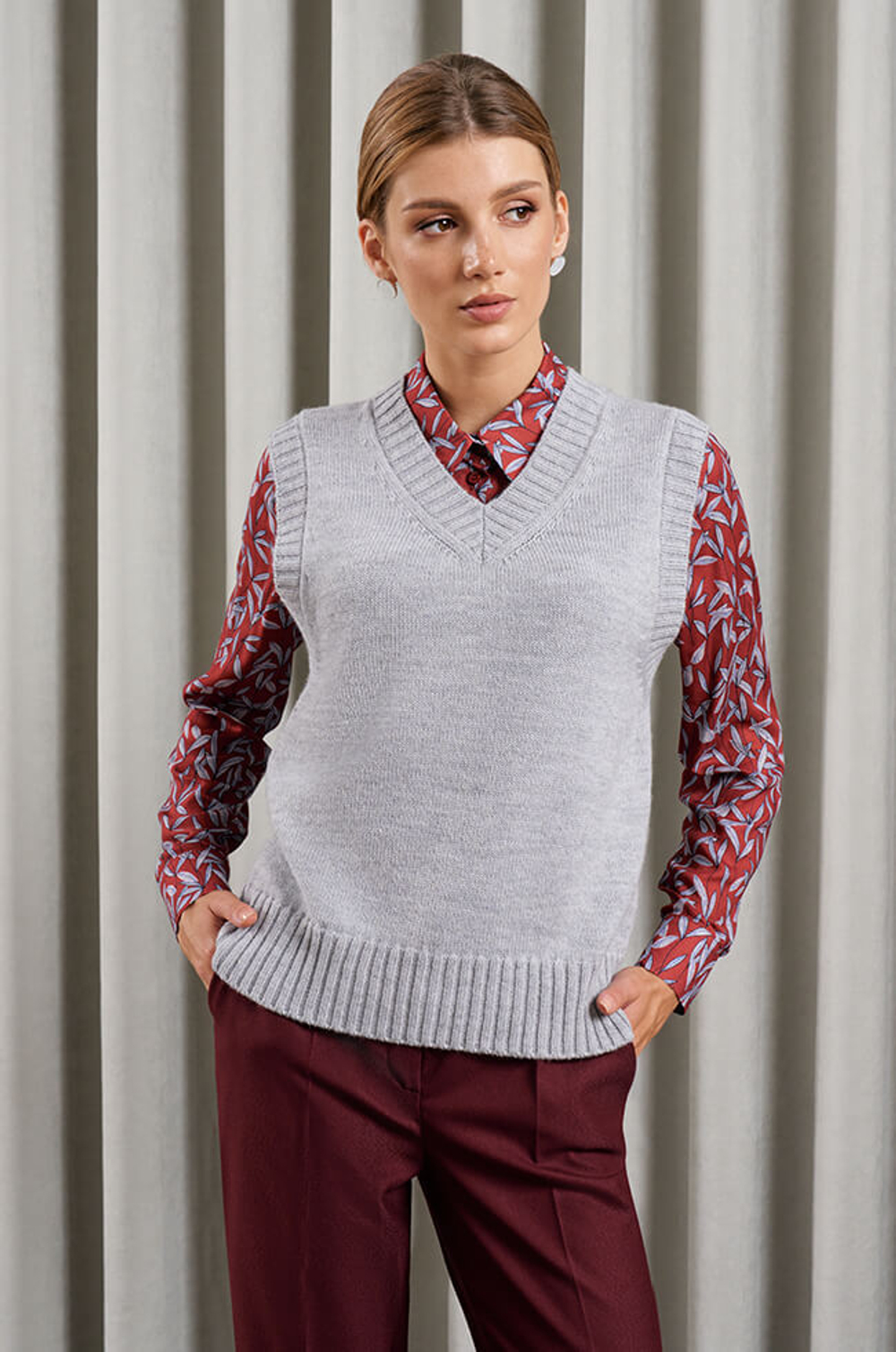 22896 Жилет женский (серый)