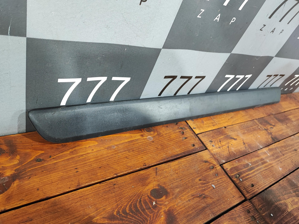 Накладка двери передней левой Renault Kangoo 2  Б/У Оригинал 808217463r