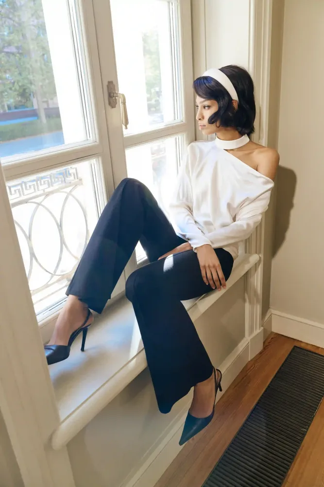 Anika top, топ с длинным рукавом и чокером из молочного атласа