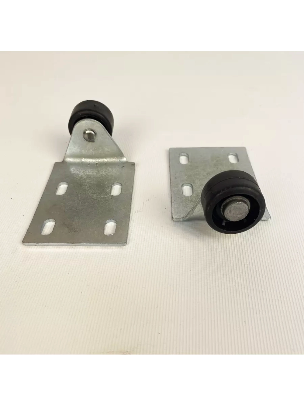 Роликовая опора 281 с пластиковым колесом D 27, 2 шт