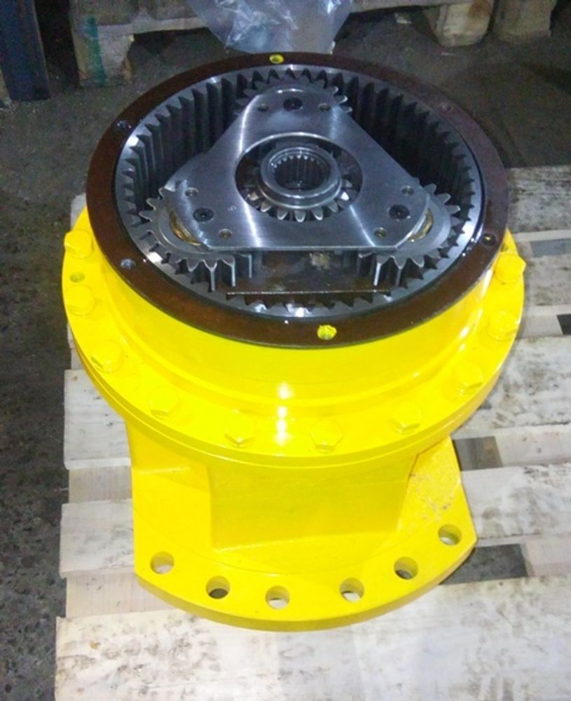 редуктор поворота Komatsu PC220-7