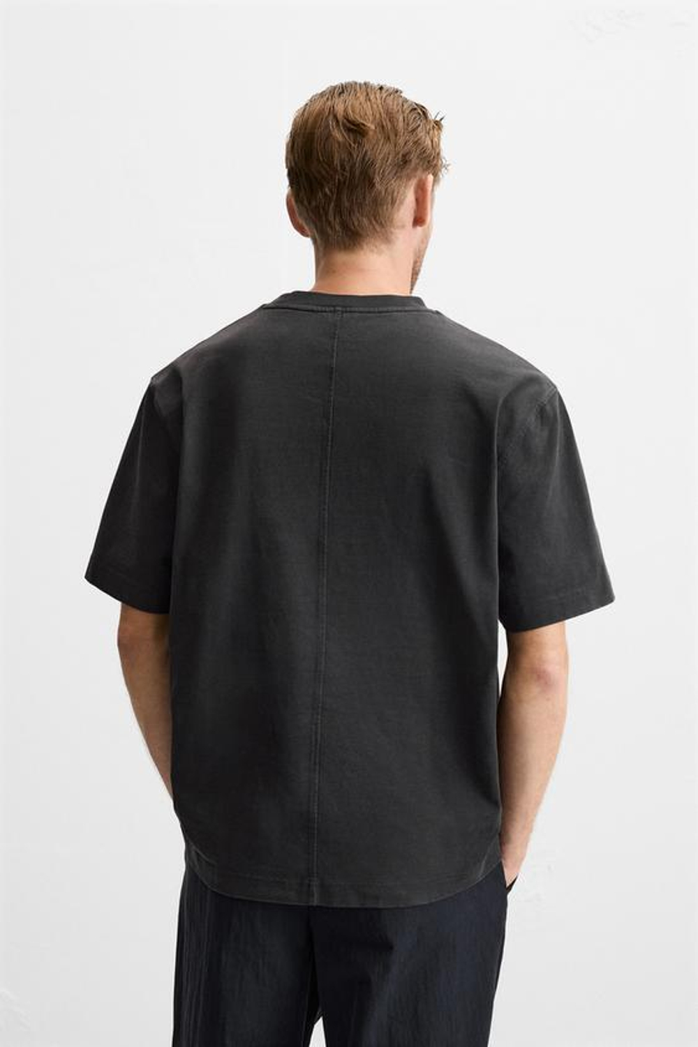 ZARA ФУТБОЛКА HEAVY WEIGHT ИЗ ТКАНИ С ЭФФЕКТОМ ПОТЕРТОСТИ, ТЕМНЫЙ АНТРАЦИТ