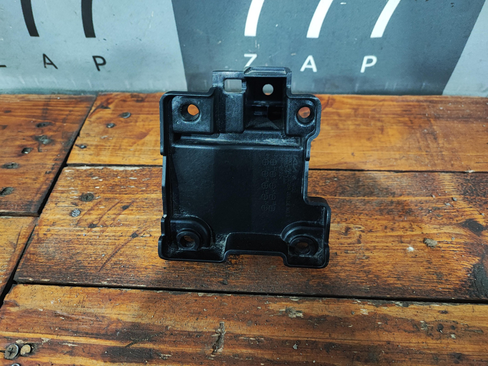 Кронштейн решетки радиатора Kia Sportage 5 (NQ5) 21-нв Б/У Оригинал 86357P1EA0