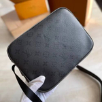 Сумка-мессенджер Louis Vuitton