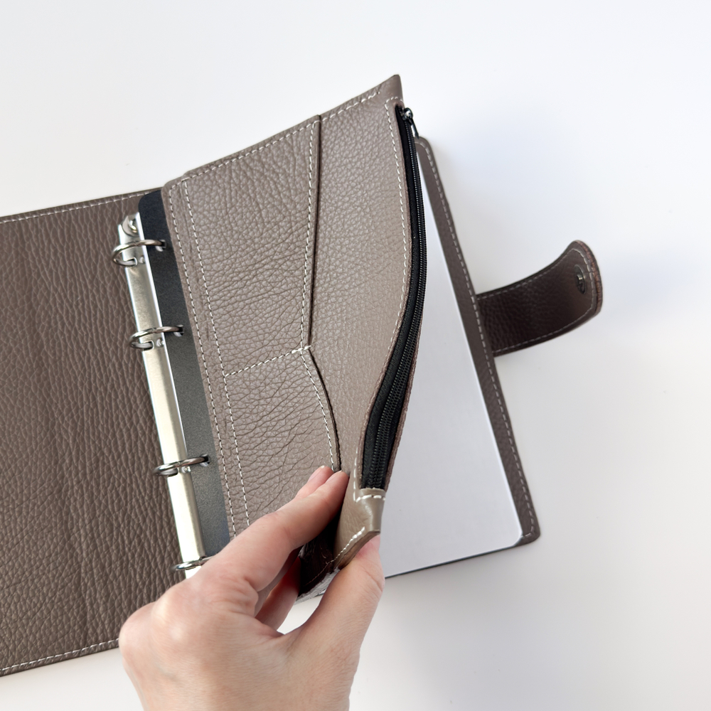 Вставка с карманом на молнии в блокнот на 4/2 кольцах