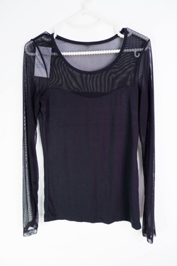 Блузка Savage лаконичная, визуально на 42 размер