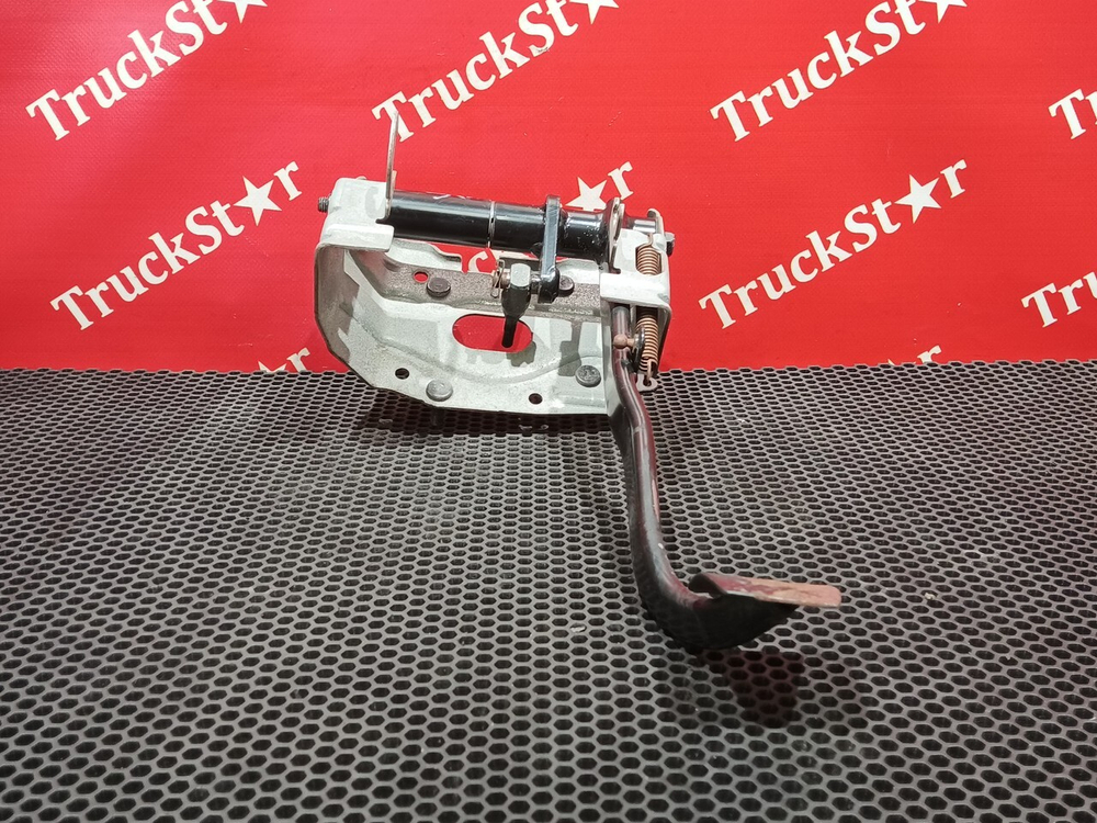 Педаль тормоза