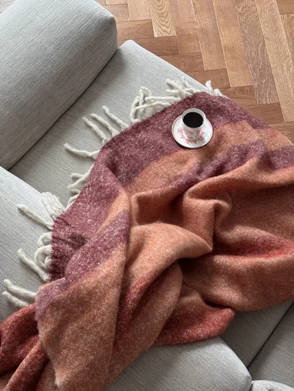 Плед мохеровый over horizon терракотового цвета из коллекции trendy ruffles, 130х180 см