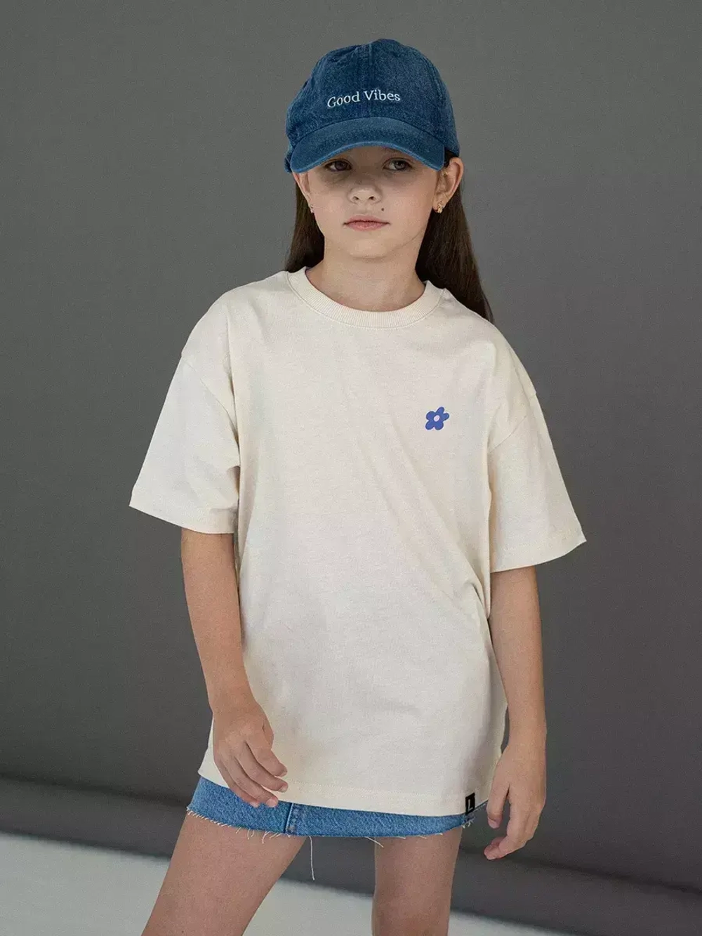 Бежевая футболка для девочки трикотажная