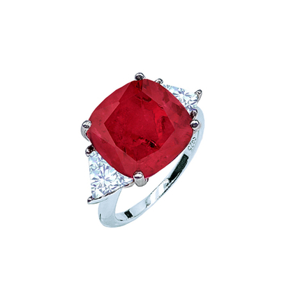 Кольцо с красным фианитом мягкий квадрат