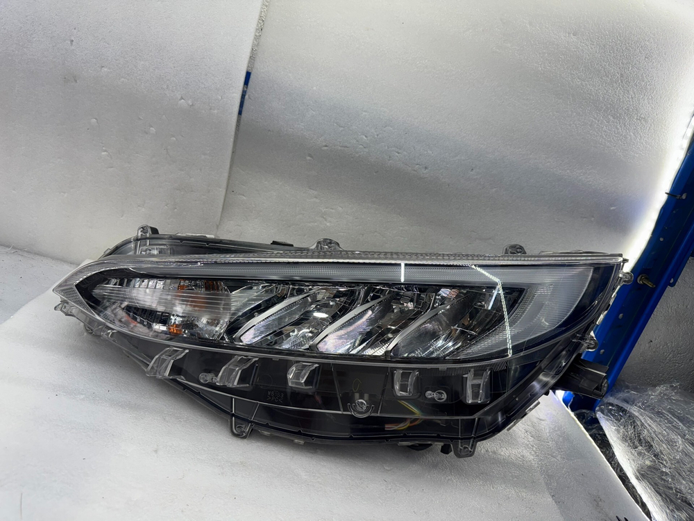 Оригинальная LED фара для Toyota Wildlander