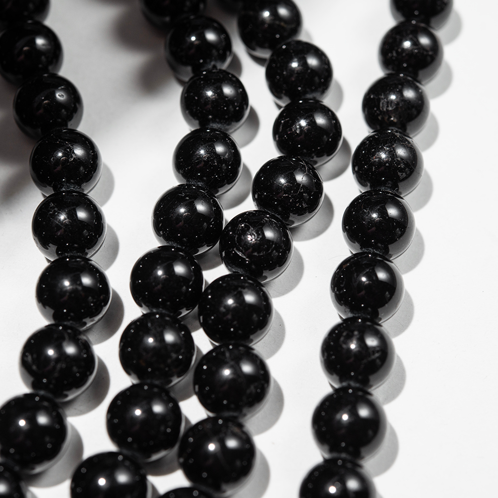 Шерл (черный турмалин) натуральный, бусины в форме шара, 10мм