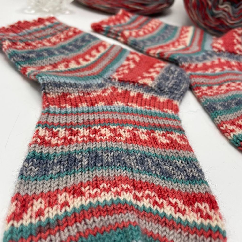 Носочная пряжа D&G YARN 75% меринос супервош 25% полиамид