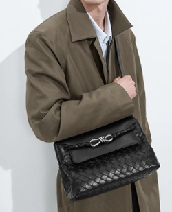 Черная сумка-мессенджер Bottega Veneta Andiamo Small