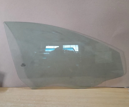 Geely Emgrand EC7 стекло двери передней правой 1068002063