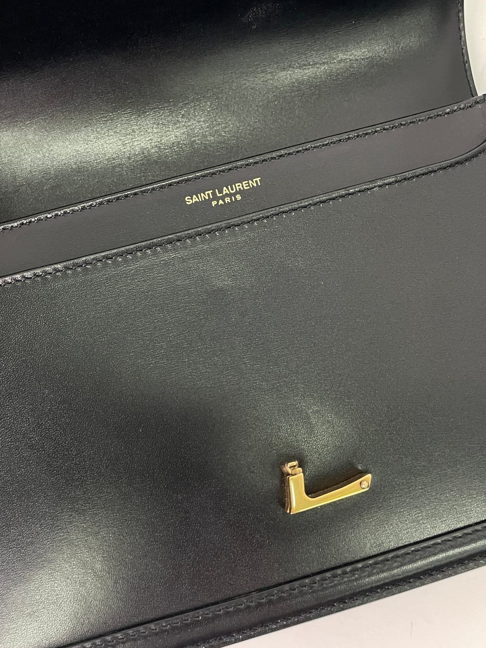 Сумка Saint Laurent Medium Solferino Shoulder Bag