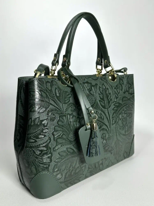 Женская форматная сумка из натуральной кожи зеленого цвета