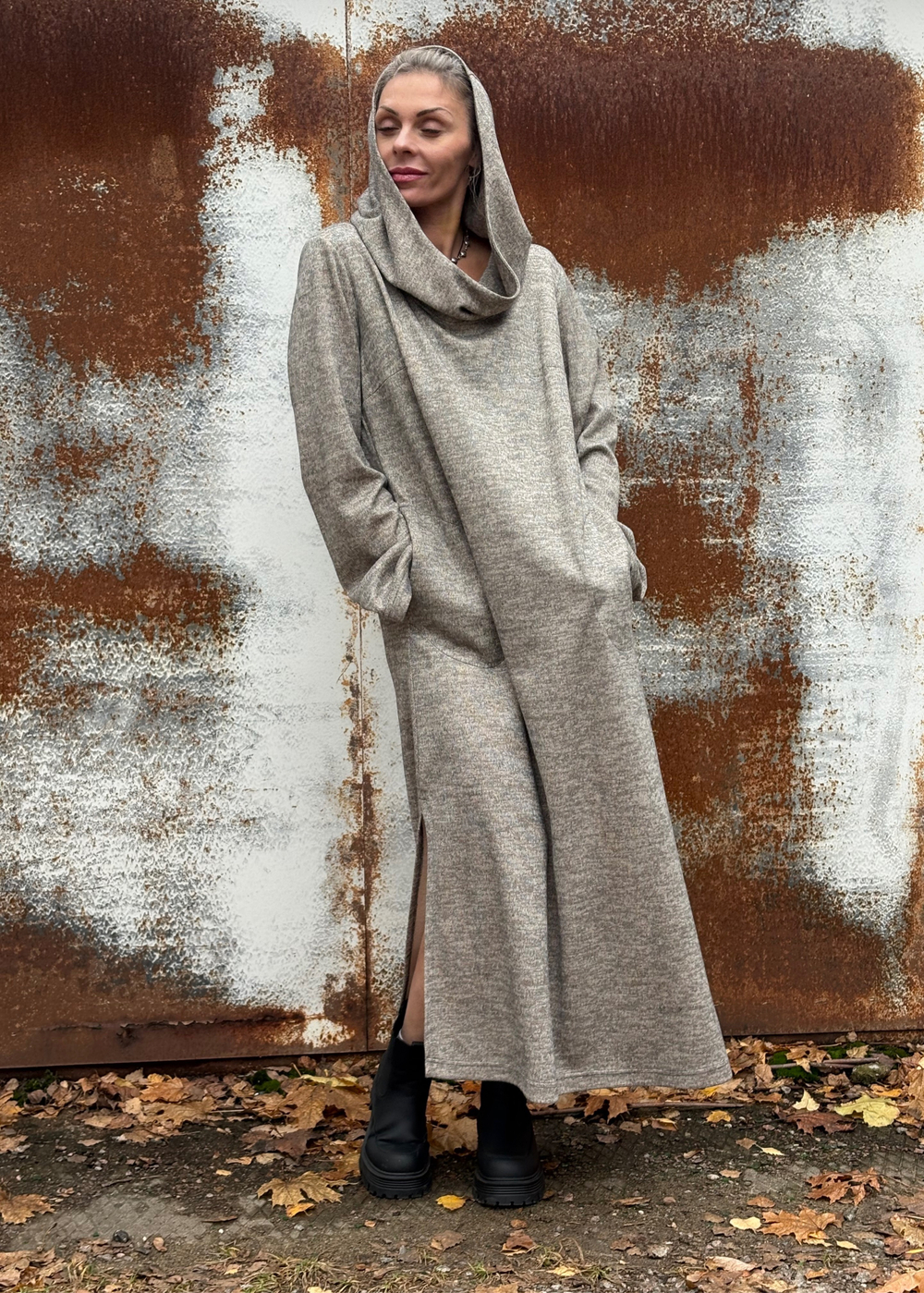 Платье Assassin / не знаем какой это цвет / красивый