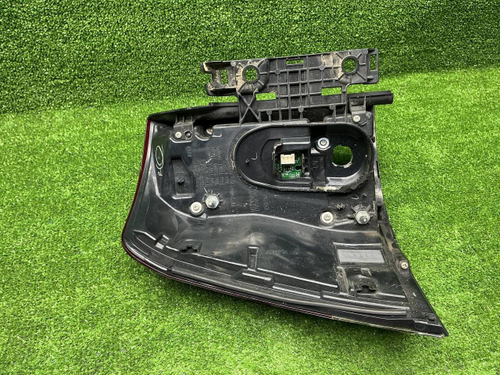 Фонарь правый внешний Land Cruiser 200 (2015-2021)