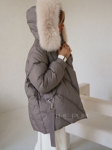 Короткий пуховик в цвете капучино с меховым капюшоном